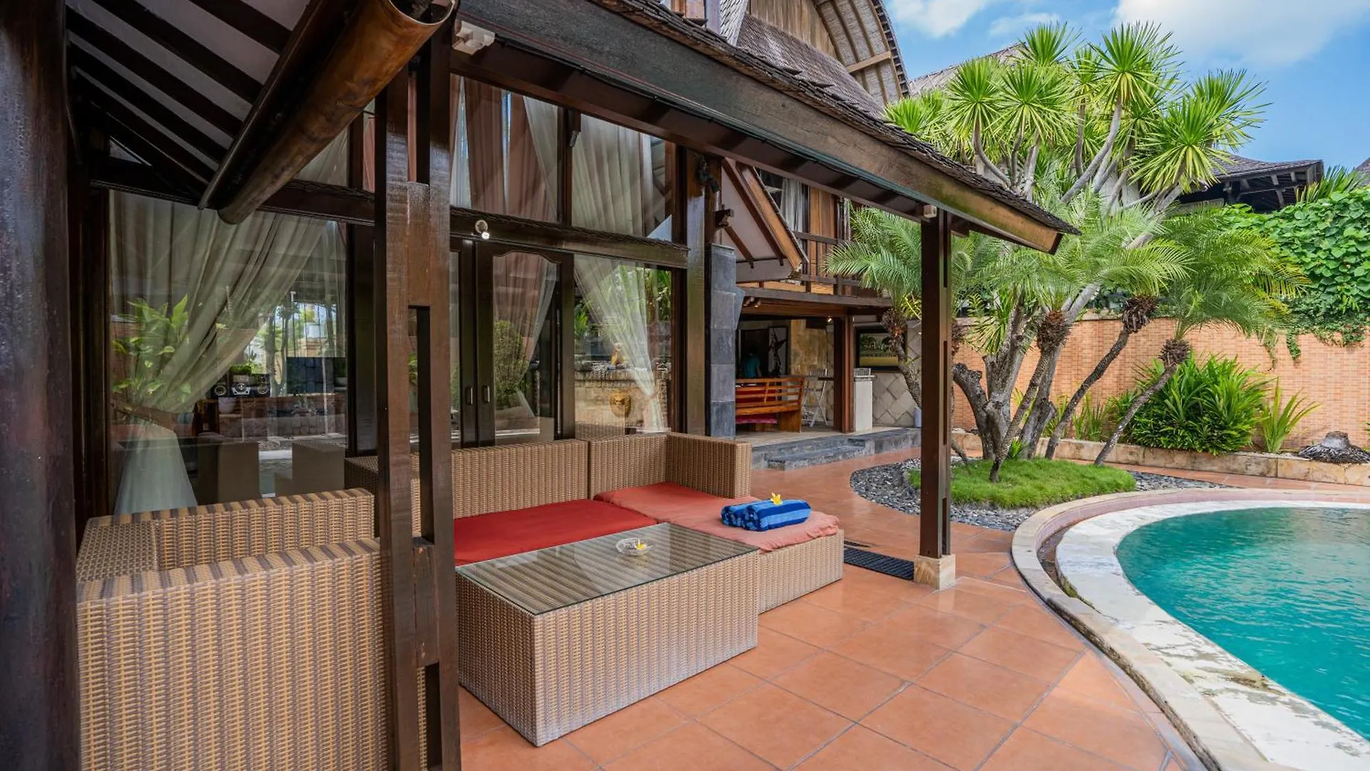 Nipper Villa - Spacious 5Br In Canggu 0*, Canggu (Bali)